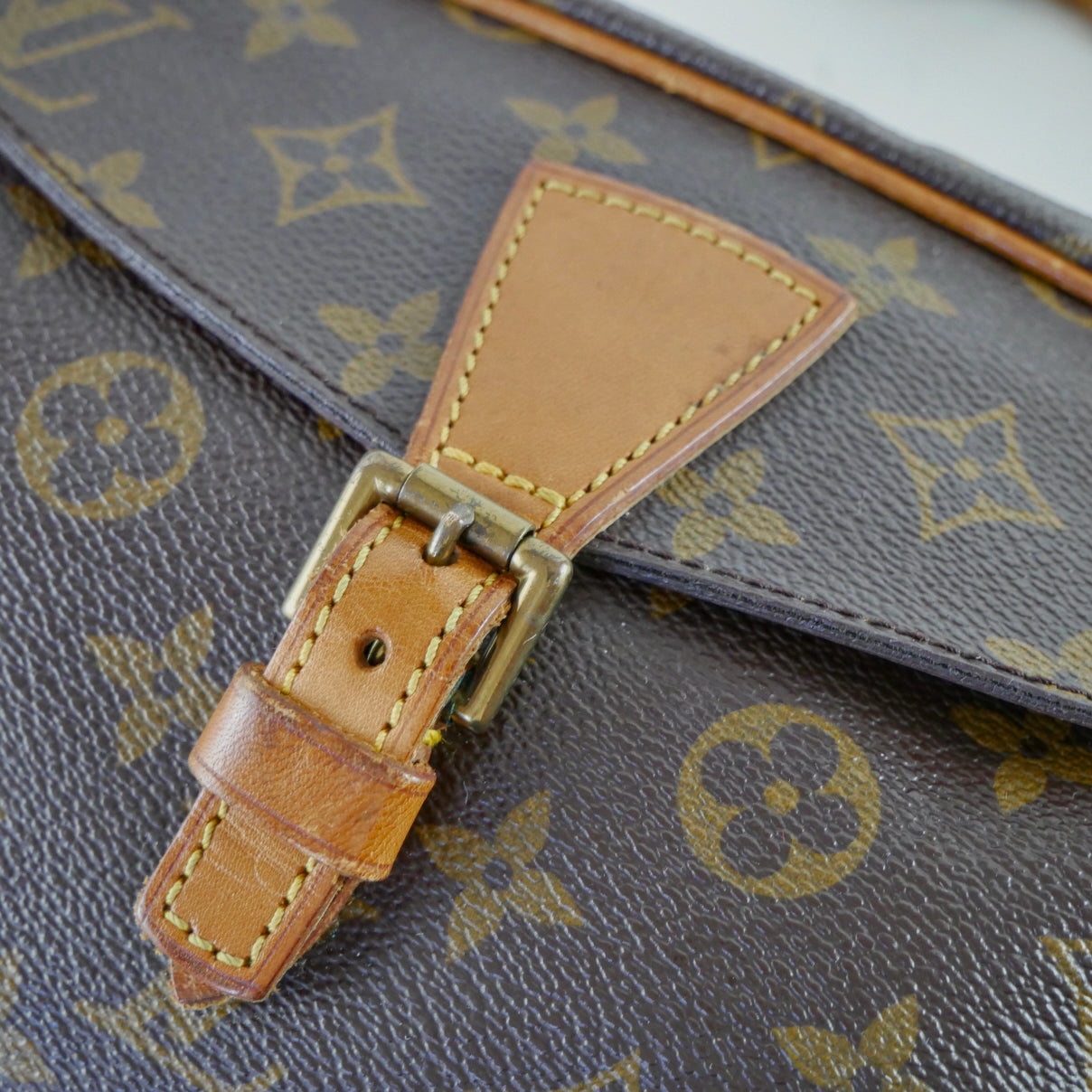 Louis Vuitton Vintage Jeune Fille