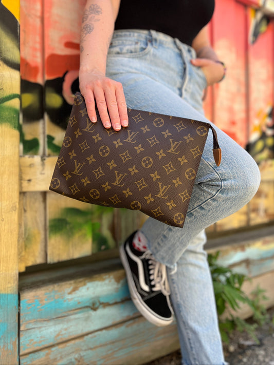 Louis Vuitton Vintage Monogram Toiletries 26