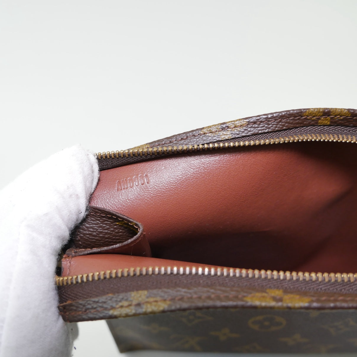Louis Vuitton Vintage Monogram Toiletries 26
