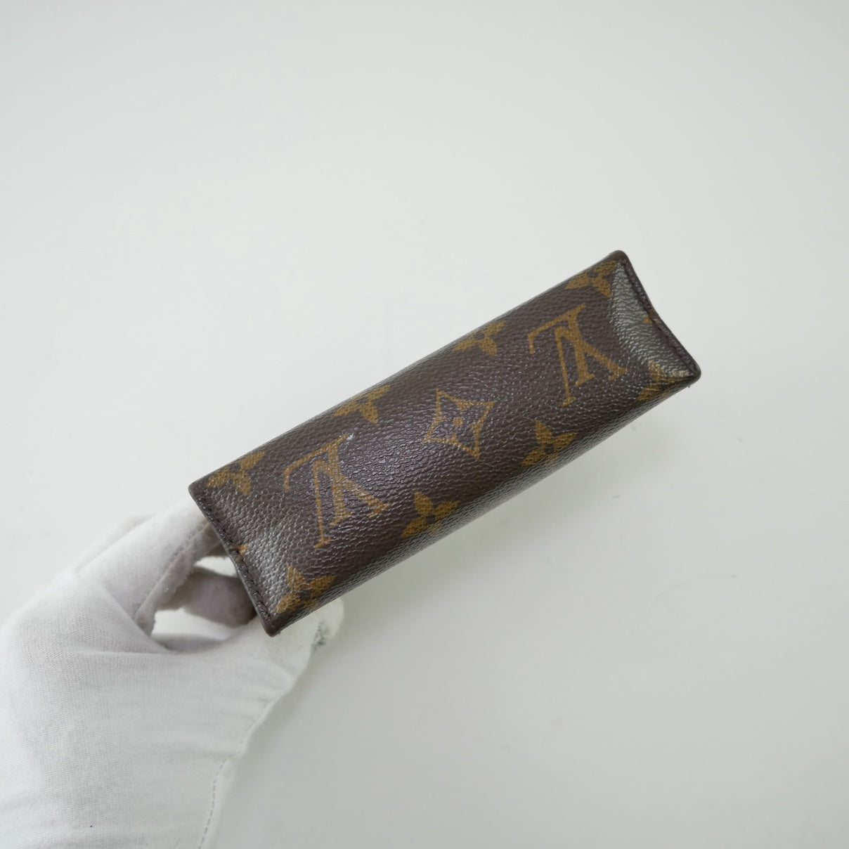 LV Monogram Toiletries 15