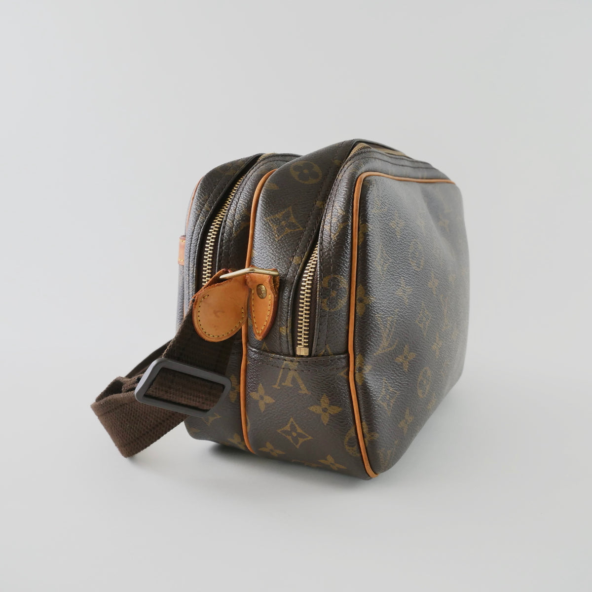 Louis Vuitton Monogram Reporter