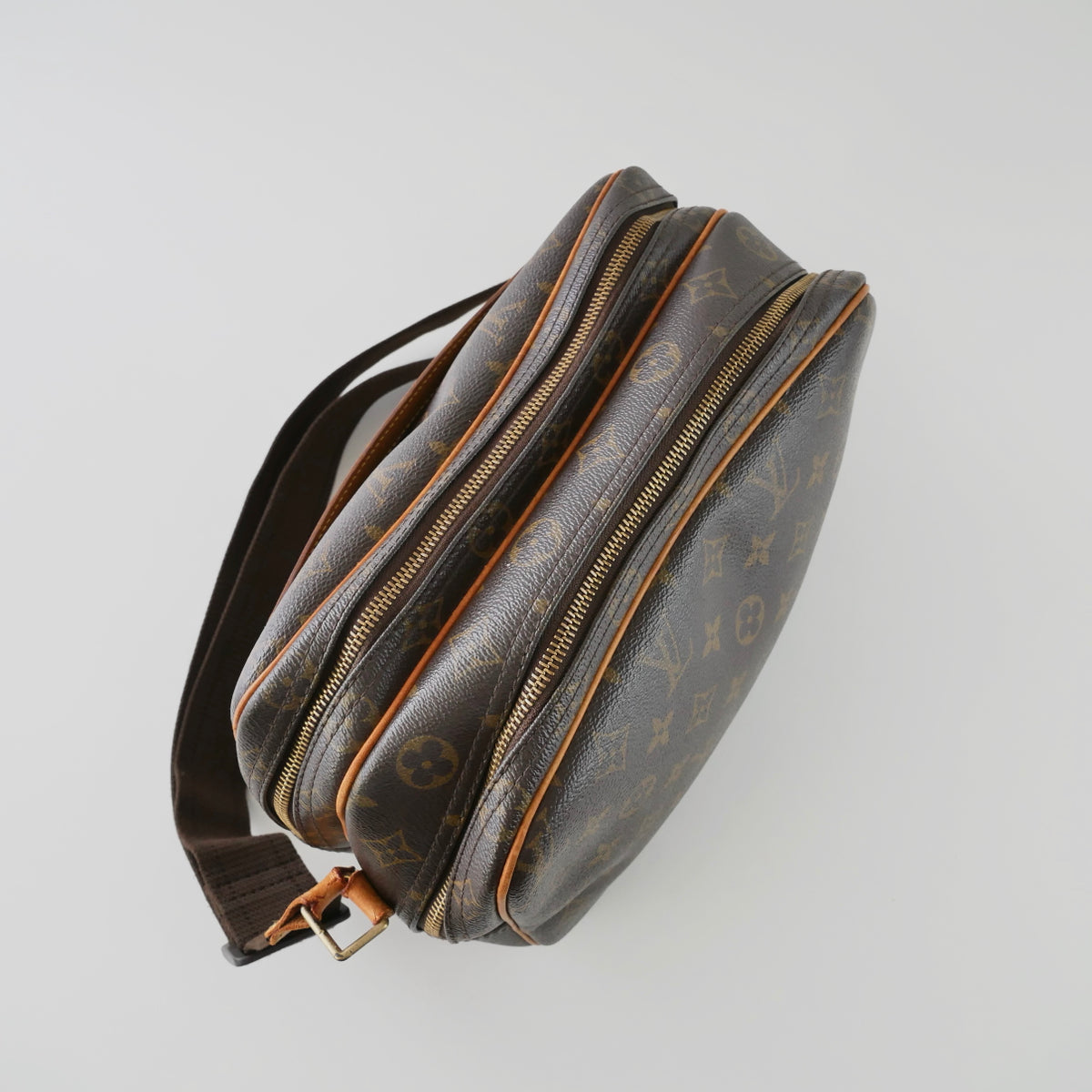 Louis Vuitton Monogram Reporter