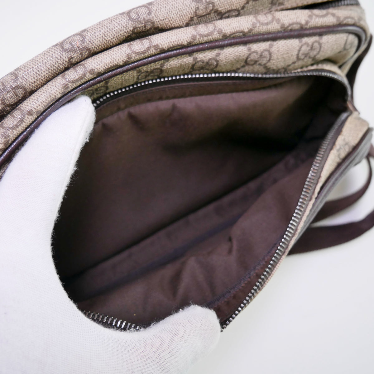 Gucci Supreme Canvas Messenger